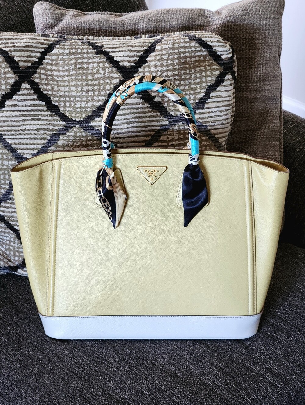 💛RARE Prada💛 - Bi-Color Ananas/Talco Saffiano Lux Leather Large Shopping Tote - Picture 4 of 16